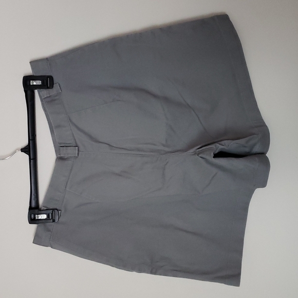 Dockers chino shorts, khaki, green, size 10. - Picture 4 of 7